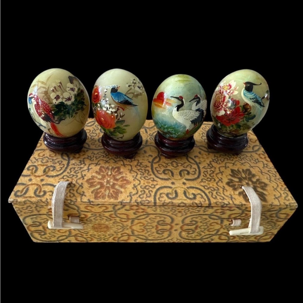 Smithsonian VTG Set of 4 Chinese Hand-Painted Jade Stone Eggs | 1¾" |Wood Stands
